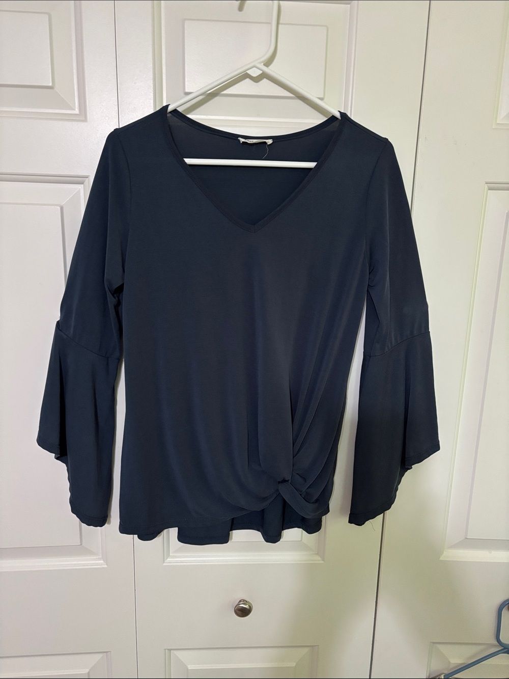 eesome Navy V-Neck Knot Front Bell Sleeve Blouse Size S